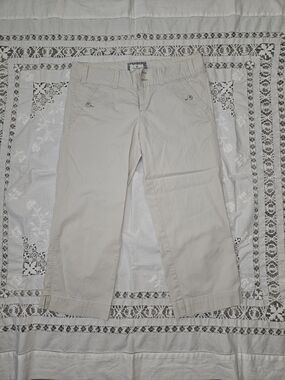American Eagle Y2K Tan Capris